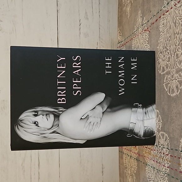 Britney Spears | The Woman in Me | Hard Cover - Picture 3 of 6